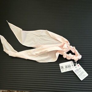 NWT Lululemon pastel pink hair tie